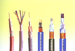 電子計算機用信號電纜